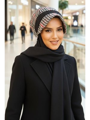 Siyah Kırmızı Kazayağı Desen Şapka