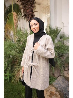 Bej İki Bağcık Detaylı V Yaka Kısa Yün Ceket