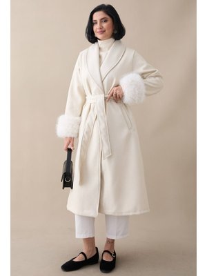 Kolu Peluş Astarsız Beyaz Kaşe Kaban