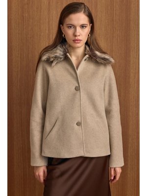 Yakası Çıkabilen Kürklü Kısa Kaban Taş