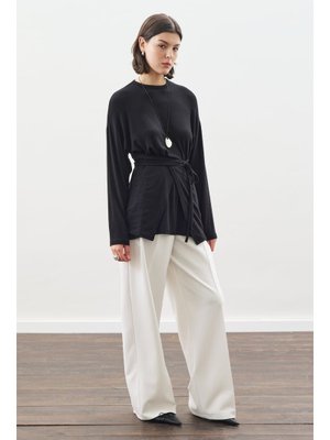 Siyah Beli Bağlama Tasarımlı Bluz