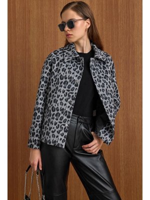 Gri L Çıt Kapamalı Pat Detaylı Leopar Desenli Kısa Kaban