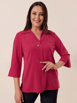 Kırmızı Polo Yaka Broşlu Çeyrek Kol Büyük Beden Bluz