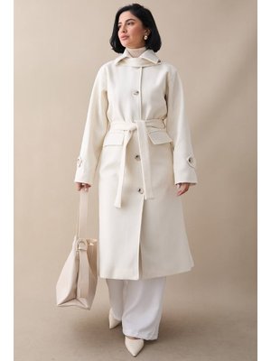 Yakası Apoletli Kapak Cep Beyaz Kaşe Kaban