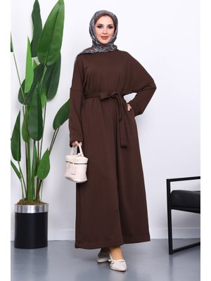 Kahverengi Kuşaklı Üç İplik Elbise