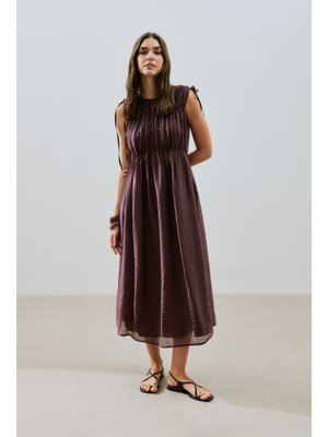Bordo Büzgü Bağlamalı Detaylı Kolsuz Elbise