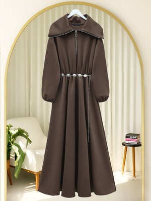 Kahve Boğazlı Yarım Fermuarlı Beli Büzgülü Kemerli Scuba Elbise