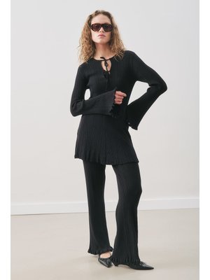 Siyah Volanlı Lastik Örgü Pantolon