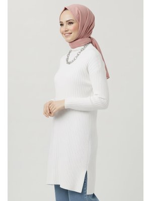 Beyaz İnterlok Yırtmaçlı Tunik