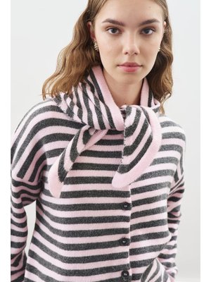 Pembe Atkı Detaylı Çizgili Hırka