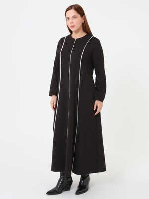 Siyah Şerit Detaylı Elbise Büyük Beden