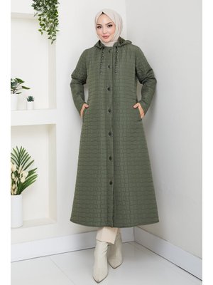 Zincir Detaylı Kapüşonlu Kapitone Mont