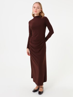 Acı Kahve Drapeli Detaylı Elbise