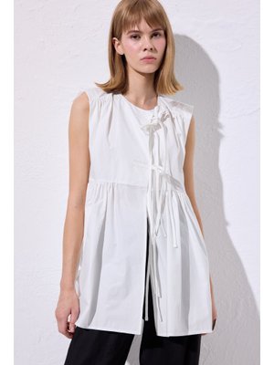 Ekru Bağcık Detaylı Yelek