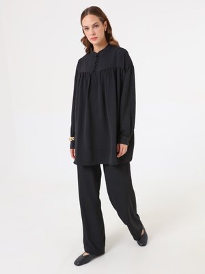 Siyah Brit Detaylı Aerobin Takım