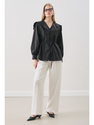 Siyah Nakışlı Geniş Yaka Gömlek