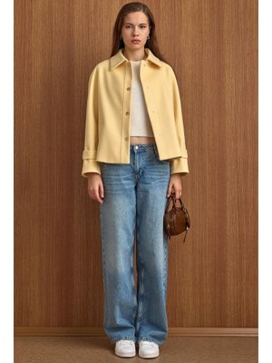 Sarı Çıt Kapamalı Pat Detaylı Kısa Kaban