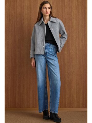 Açık Gri Çıt Kapamalı Pat Detaylı Kısa Kaban