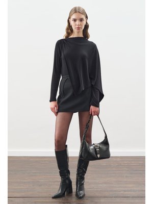 Siyah Şal Detaylı Dökümlü Bluz