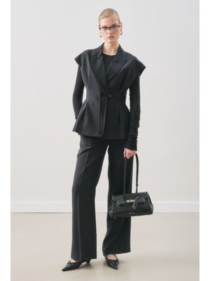 Siyah Dökümlü Tencel Kemerli Yelek