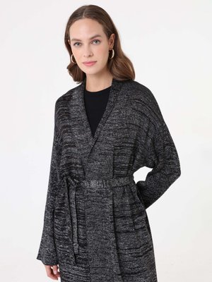 Siyah Kuşaklı Uzun Triko Hırka