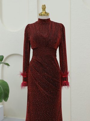 Bordo Kolu Tüylü Önü Çift Kuyruklu Abiye Elbise