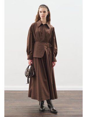 Kahverengi Kemer Detaylı Pileli Elbise