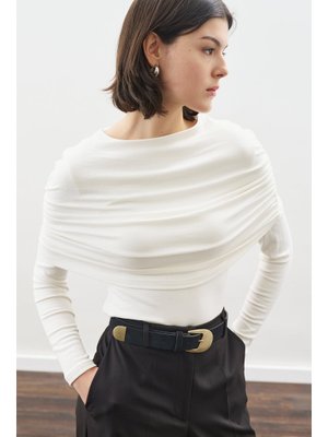 Ekru Büzgü Detaylı Bluz