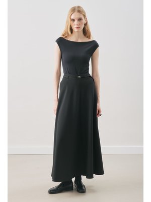 Siyah Kemer Detaylı Kloş Etek