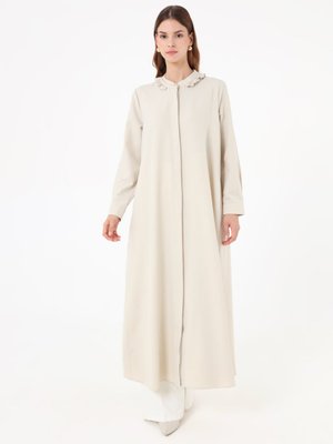 Krep Kumaşlı Yakası Fırfır Detaylı Kap / Pardesü Tas Rengi