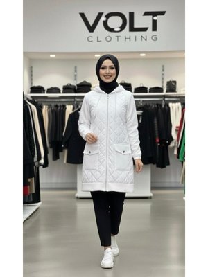 Beyaz Cep Detaylı Kapitone Desenli Mont