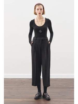 Siyah Pile Detaylı Düz Kesim Pantolon