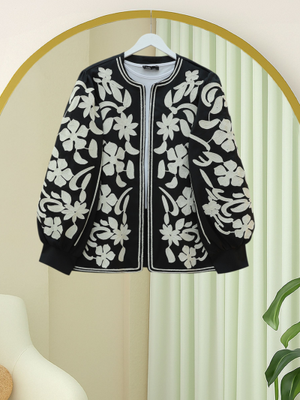 Siyah Kolu Ve Önü Nakışlı Astarlı Ceket