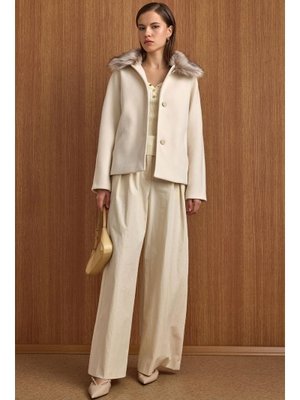 Ekru Yakası Çıkabilen Kürklü Kısa Kaban