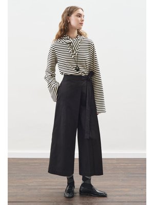 Siyah Etek Görünümlü Pantolon