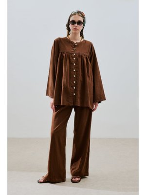 Kahverengi Dokulu İşlemeli Gömlek