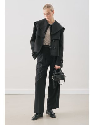 Siyah Düğme Detaylı Kaşe Ceket