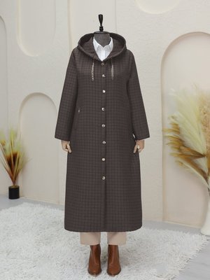 Toprak Yakası Zincir Detaylı Uzun Kapitone Kaban