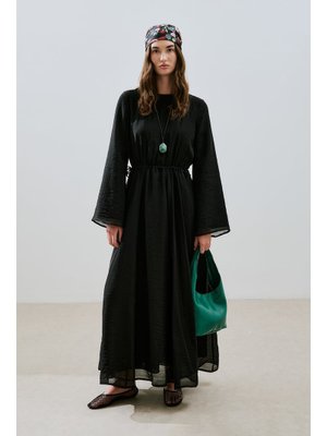 Siyah Beli Ayarlamalı Uzun Elbise