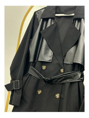 Siyah Deri Detaylı Trençkot