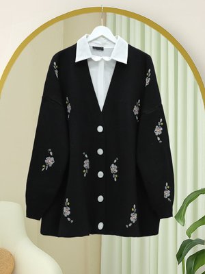 Siyah Çiçek Nakışlı Parlak Düğmeli Triko Hırka