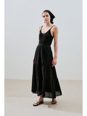 Siyah Dokulu İşlemeli Katlı Uzun Etek