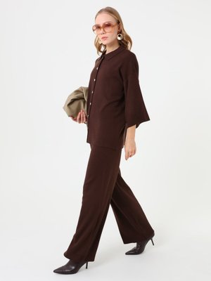 Kahverengi Yumuşak Tuşeli Polo Yaka Düğmeli Triko Takım