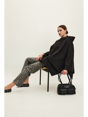 Siyah Çanta Detaylı Pelerin Trençkot