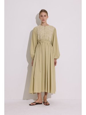 Yeşil Dokulu Nakış Detaylı Elbise Soft