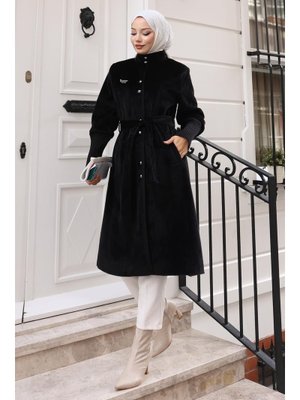 Siyah Broş Detaylı Kaban