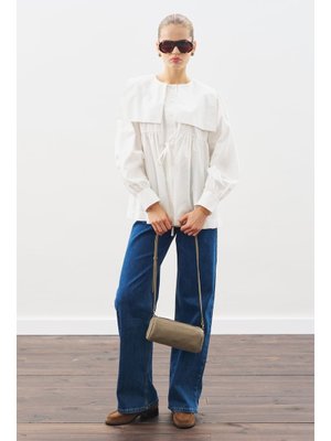 Ekru Geniş Yakalı Kuşaklı Gömlek