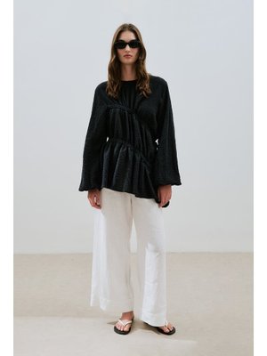 Siyah Büzgü Bağlamalı Dokulu Tunik