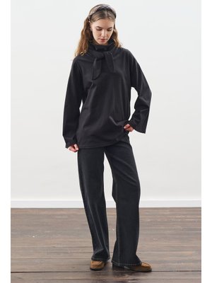 Siyah Yüksek Yaka Bağlamalı Bluz