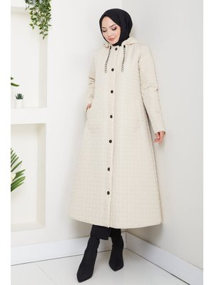 Zincir Detaylı Kapüşonlu Kapitone Mont